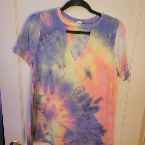 💜4/$25💜 Tie Dye Cutout Top - Picture 1 of 3